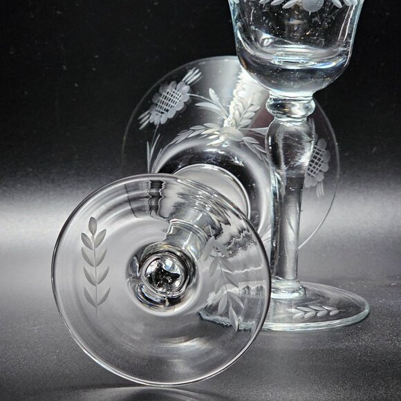 2 Crystal Clear Sunflowers Wine Glasses 6.5" etched crystal cottage core 6oz - Picture 4 of 8